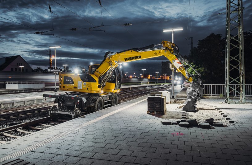 At Bauma 2022 Liebherr presents the A 922 Rail Litronic with hydrostatic drive concept as well as the new, fully hydraulic quick coupling system LIKUFIX®.<br>IMAGE SOURCE: Liebherr-Hydraulikbagger GmbH