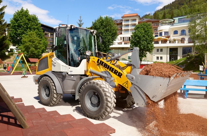 For the wheel loaders, for example, an L 507 was analysed. According to the study, it should ideally be equipped with a battery electric drive and charged with current from renewable sources. <br>IMAGE SOURCE: Liebherr-International  Deutschland GmbH