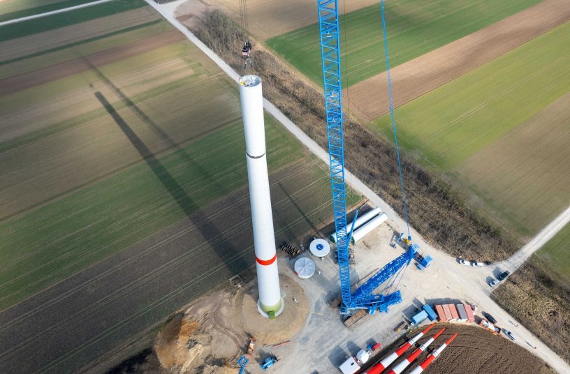 Minimal space requirement – looking from above, it becomes clear how little space the LR 11000 with V-Frame requires on site.<br>IMAGE SOURCE: Liebherr-Werk Ehingen GmbH