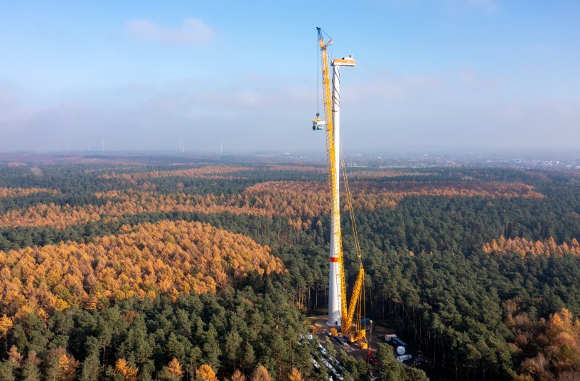 Ersteinsatz in Deutschland: Der neue LR 1700-1.0 bewährt sich in einem Windpark in der Nähe von Düsseldorf. <br> Bildquelle: Liebherr-Werk Ehingen GmbH