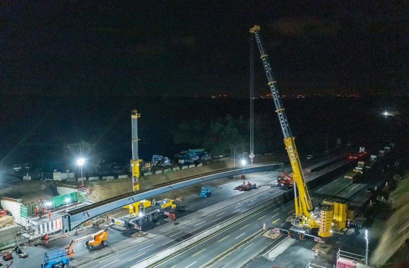 Crane duo: the Liebherr LTM-1300-6.3 and Liebherr LTM1650.8.1 lift the 92-tonne middle bridge girders on the A3 near Berchem/Luxembourg.<br>IMAGE SOURCE: Liebherr-Werk Ehingen GmbH