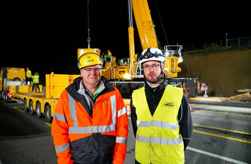 Frederic Kleinhans (left) planned the operation in Luxembourg, Christoph Steil from the management team arrived with the LTM 1650-8.1 and supervised the work.<br>IMAGE SOURCE: Liebherr-Werk Ehingen GmbH