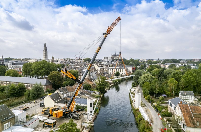 The Liebherr 800 tonne crane was fitted with 154 tonnes of counterweight and a 13 metre fixed jib for this job. <br> Image source: Liebherr-Werk Ehingen GmbH