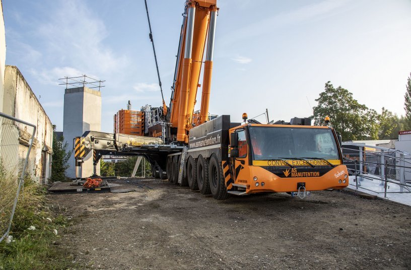 Smart set-up procedures coupled with good planning and coordination within the AS Manutention team enabled the heavy duty  crane to be set up in constricted conditions. <br> Image source: Liebherr-Werk Ehingen GmbH