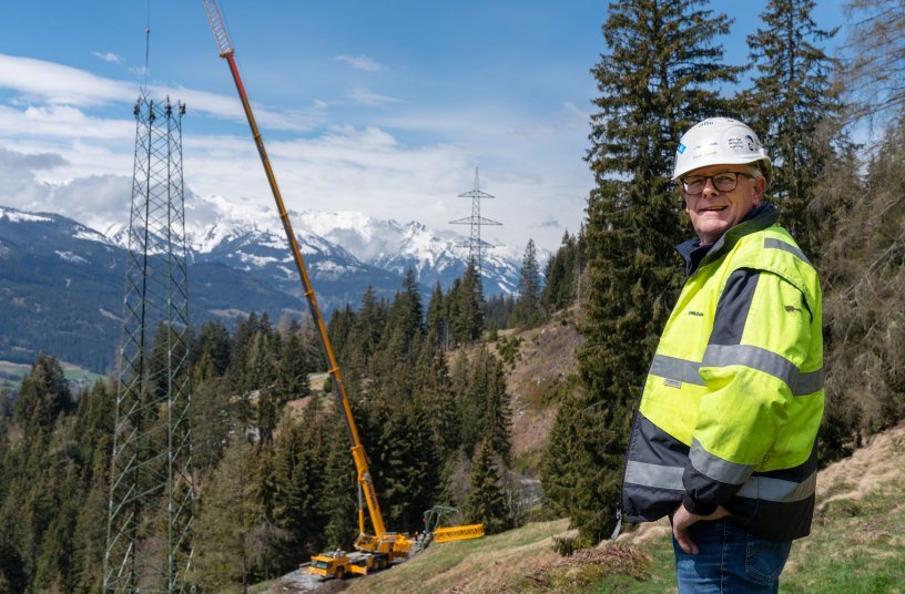 Expert – Oliver Thum, Technical External Services Specialist at Austrian crane contractor Prangl GmbH, is planning and supervising the electricity pylon erection with his Liebherr cranes. He drops in at the sites in the mountains every week to make sure things are going smoothly. <br> Image source: Liebherr-Werk Ehingen GmbH