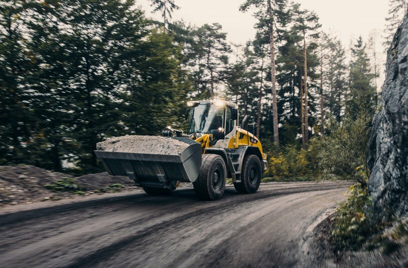 Liebherr has recently fundamentally revised its mid-sized wheel loaders and is presenting the L 546 model at steinexpo.<br>IMAGE SOURCE: Liebherr