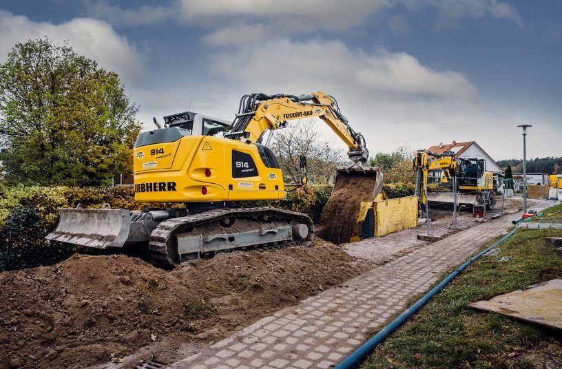 The Liebherr R 914 Compact crawler excavator also impresses with diverse application possibilities thanks to its compact design and the tight tail swing.  <br> Image source: Liebherr-International Deutschland GmbH 