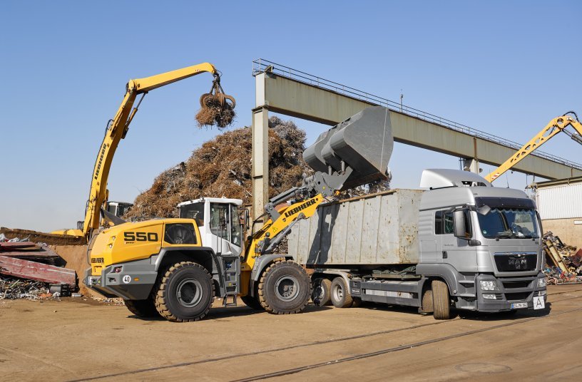 The L 550 XPower® wheel loader is often used in industrial operations, including metal recycling. <br> Image source: Liebherr-International Deutschland GmbH 