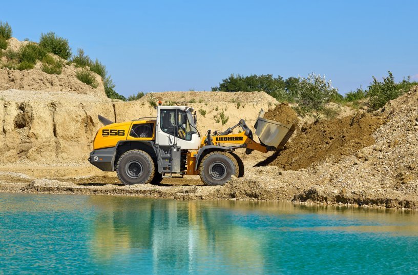 The L 556 XPower® wheel loader with z-bar kinematics and earth bucket engaged in conventional mining operations. <br> Image source: Liebherr-International Deutschland GmbH 