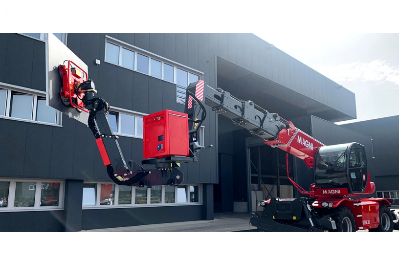 New Vacuum ET Litocran700 attachment: precision, safety and versatility for Magni telehandlers<br>IMAGE SOURCE: Magni Telescopic Handlers