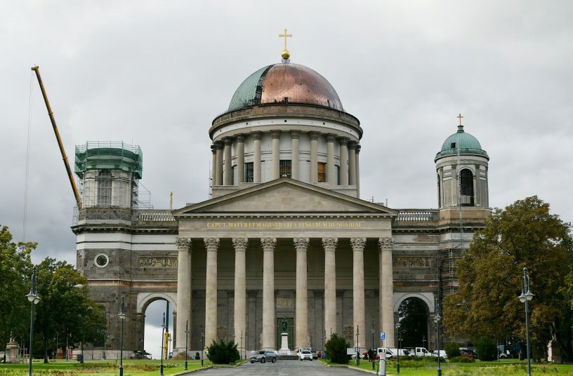Eines der Wahrzeichen von Esztergom: die Sankt-Adalbert-Kathedrale.<br>BILDQUELLE: Liebherr-Werk Ehingen GmbH
