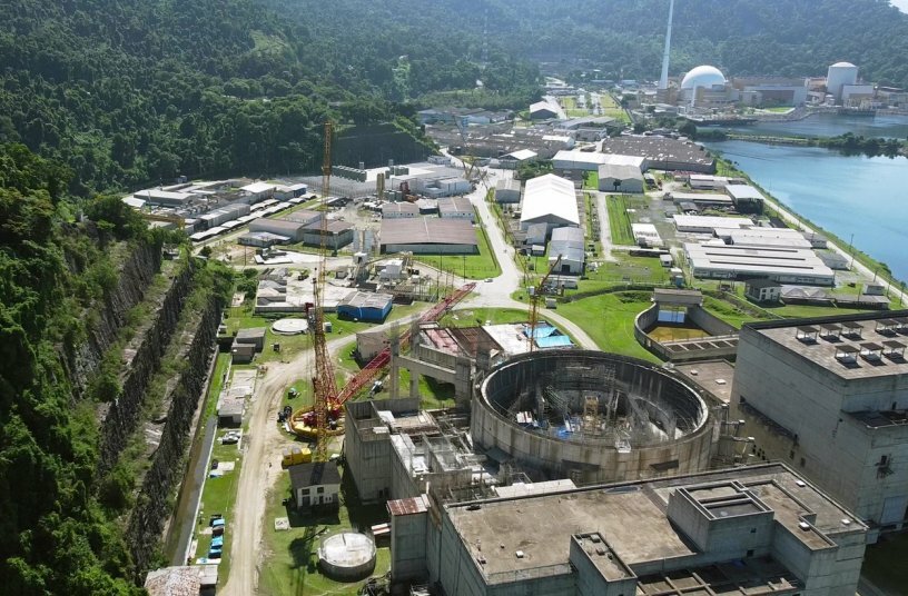 Reviving a giant<br>IMAGE SOURCE: MANITOWOC COMPANY, INC.