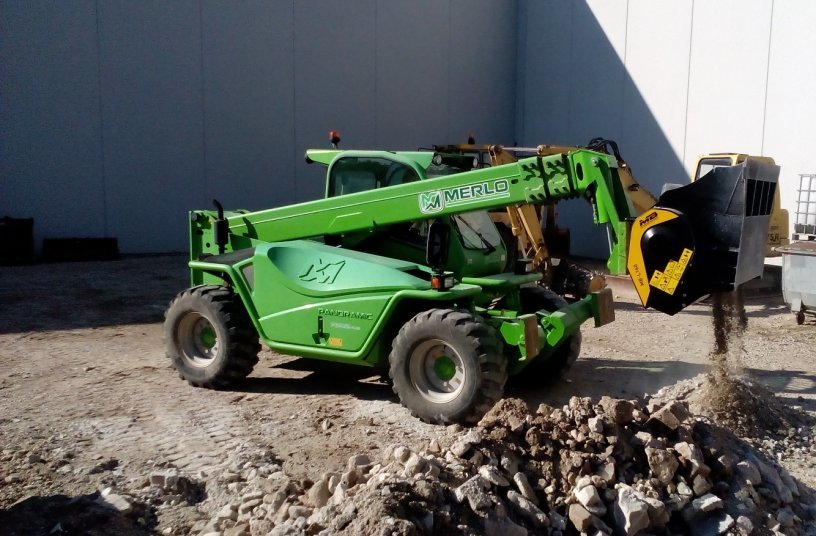 MB-L140 - Merlo - Italy(Headquarters) <br> Image source: MB Crusher