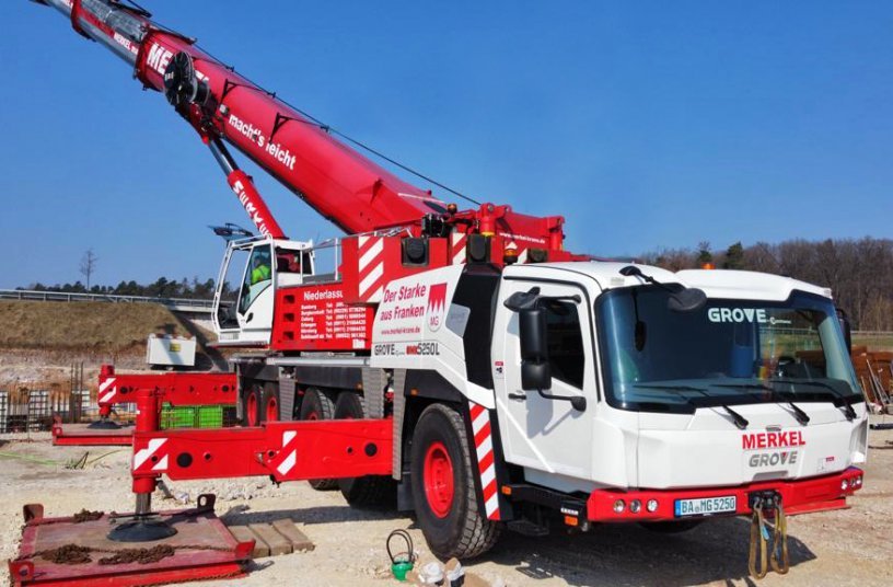 Merkel Autokrane selects pair of Grove cranes for complex tandem lift<br>IMAGE SOURCE: THE MANITOWOC COMPANY, INC.