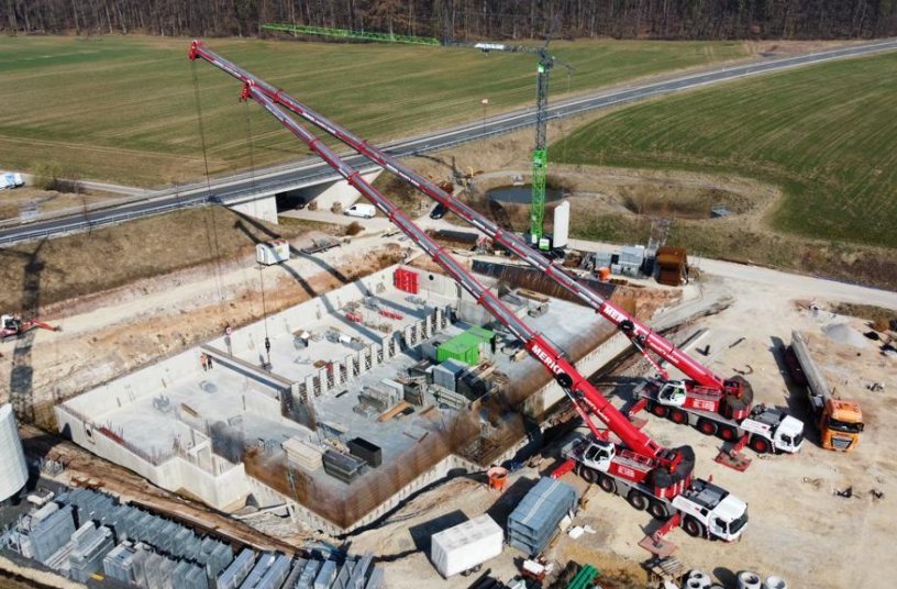 Merkel Autokrane selects pair of Grove cranes for complex tandem lift<br>IMAGE SOURCE: THE MANITOWOC COMPANY, INC.