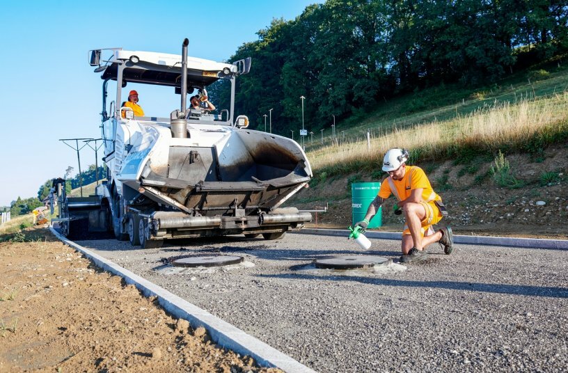 Strassenbau perfekt im Takt<br>BILDQUELLE: MOTOREX AG