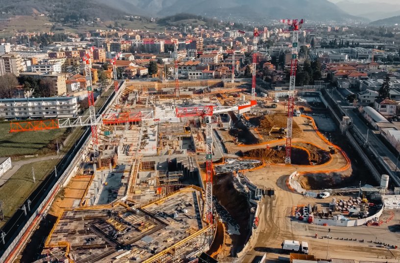 Potain cranes lead construction on Chorus Life smart city project in Bergamo, northern Italy
