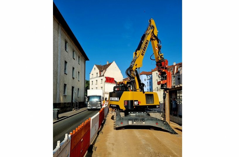Mit dem kompaktesten 20 Tonner am Markt von HYDREMA können Ramm- und Zieharbeiten auch auf schmalen Baustellen bewältigt werden.<br>BILDQUELLE: Hydrema