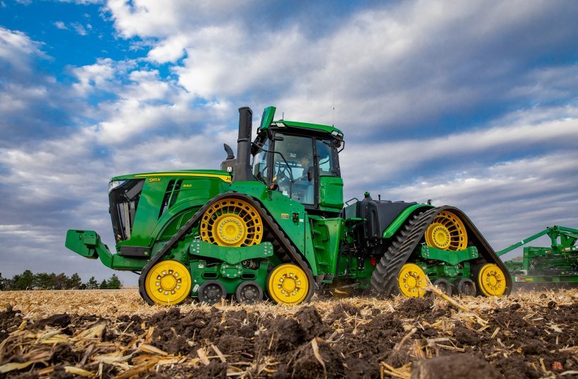 New John Deere 9RX 640 tractor <br> Image source: John Deeere 