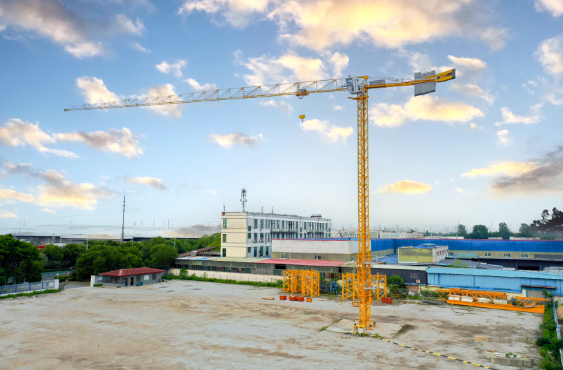 Potain MCT 105 topless tower crane<br>IMAGE SOURCE: MANITOWOC COMPANY, INC.