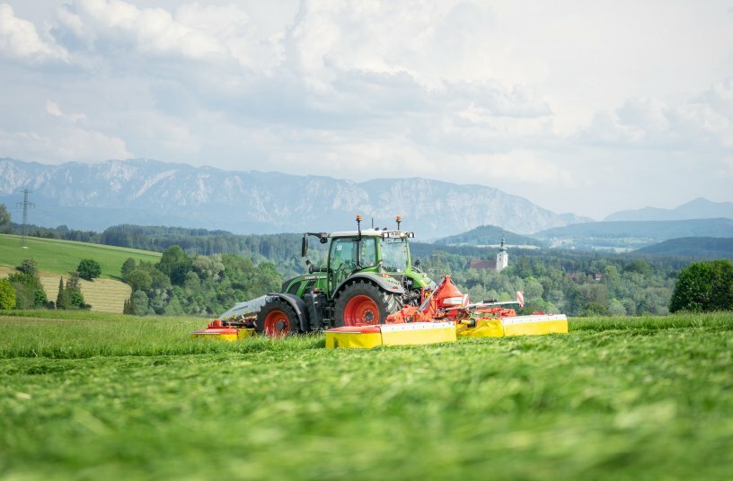 Satisfying mowing has a name: NOVACAT V 9200<br>IMAGE SOURCE: PÖTTINGER