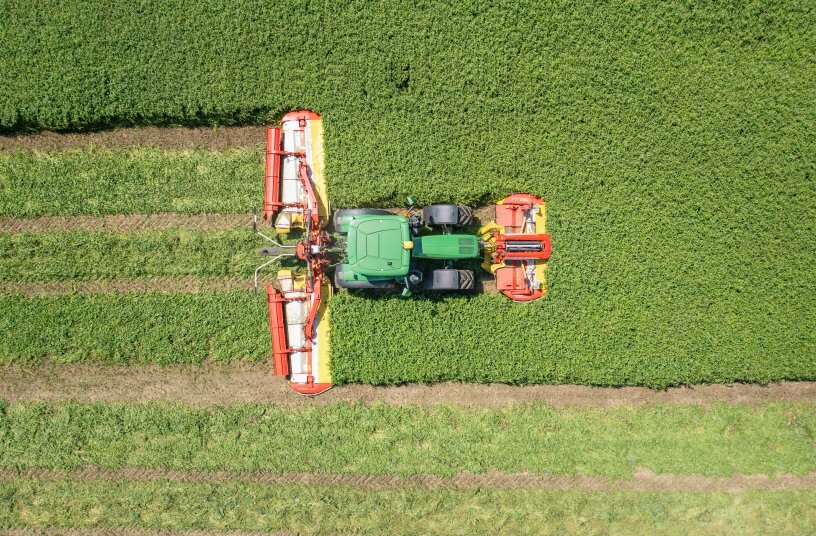 NOVACAT V 9200 CF - Schwadzusammenführung <br>BILDQUELLE: PÖTTINGER Landtechnik GmbH