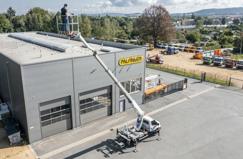 World market leader PALFINGER presents a range of the latest applications at APEX, with the P 250 BK eDRIVE emission-free access platform leading the way.<br>IMAGE SOURCE: © PALFINGER