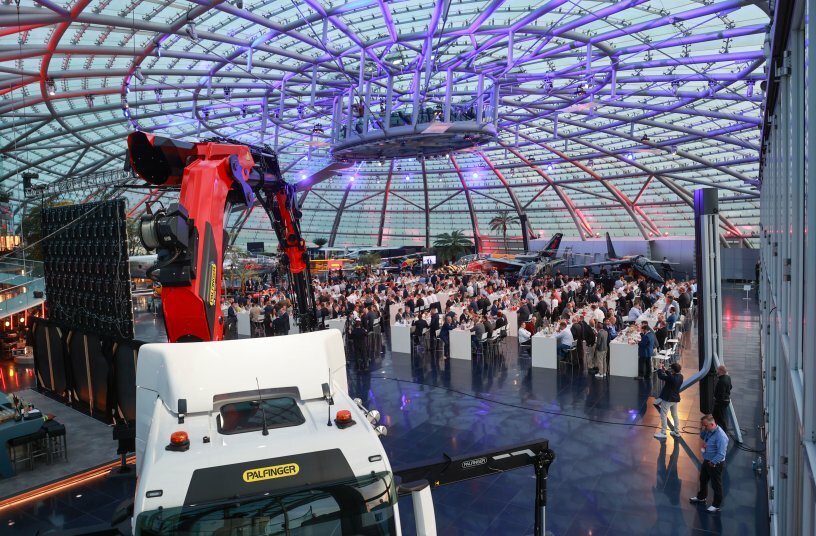 Yesterday, the new image campaign "Every crane operator's dream" was presented at Hangar 7 in Salzburg.<br>IMAGE SOURCE: © PALFINGER/Franz Neumayr