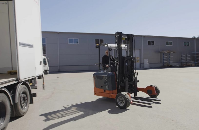 From One Job to the Next with the PALFINGER FLC 253 Truck Mounted Forklift<br>IMAGE SOURCE: Palfinger AG