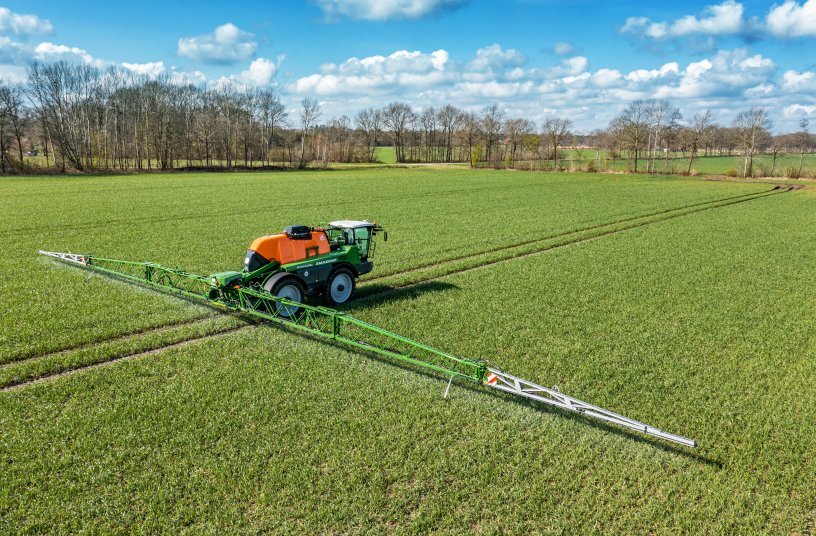 The new Pantera 4504 sets the highest standards in precision plant protection application and operational comfort. <br> Image source: AMAZONEN-WERKE H. Dreyer GmbH & Co. KG