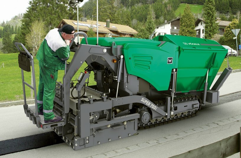 Thanks to its compact dimensions, variable paving widths and outstanding capabilities, the SUPER 700i is ideal not only for the construction of cycleways and footpaths but also for small-scale construction projects and repair and maintenance work.<br>IMAGE SOURCE: WIRTGEN GROUP