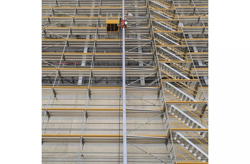 The newly introduced STS 300 Scaffold Transport System with removable and stackable baskets optimises working procedures for scaffolding projects. Visitors to the PERI exhibition hall were able to experience first-hand how the transport system works.<br>IMAGE SOURCE: PERI SE