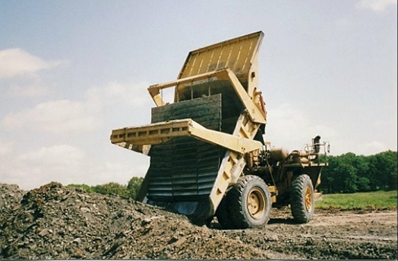 Philippi-Hagenbuch engineers Load Ejectors with three different mounting styles. The built-up mount provides full-length coverage from the front slope to the body floor. This one is paired with an Autogate® Tailgate for additional haul truck productivity.<br>IMAGE SOURCE: Philippi-Hagenbuch Inc.