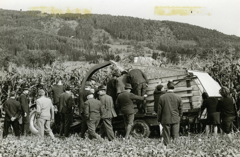Die Landwirte sind sehr interessiert an neuester Technik <br> Bildquelle: PÖTTINGER Landtechnik GmbH