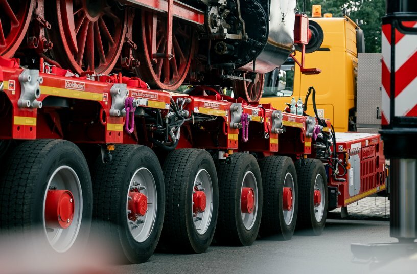 Axle loads up to 132,000 lbs on air-inflated tires without TPMS and no mileage restrictions: Revolutionary PST/ES-E (315) facelift from Goldhofer.<br>IMAGE SOURCE: Goldhofer