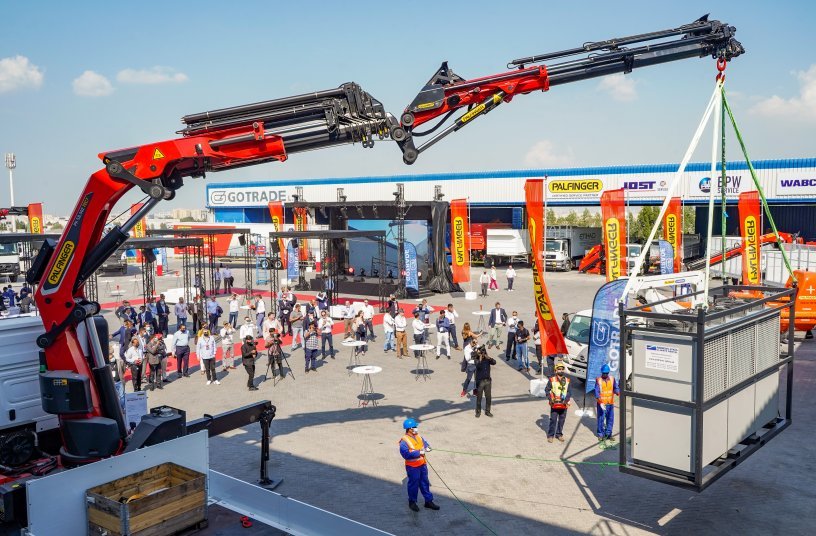 Together with its local trading partner Gotrade, PALFINGER demonstrated the wide range of applications and products to around 150 guests, customers, and partners from all over the region. <br>IMAGE SOURCE: © PALFINGER