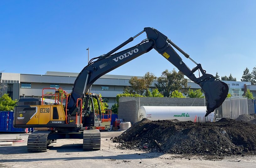 Turner Construction Company to Pilot Volvo EC230 Electric Excavator as Part of Program to Reduce Emissions<br>IMAGE SOURCE: Volvo Construction Equipment North America