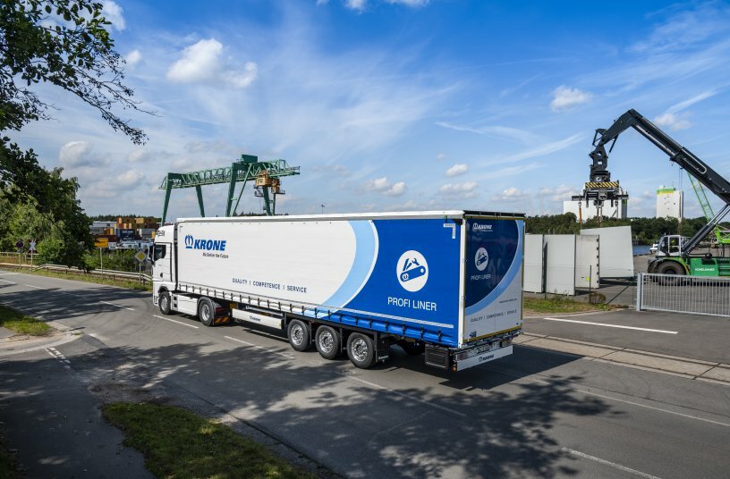 Profi Liner Fahraufnahme Hafen.<br>BILDQUELLE: KRONE Commercial Vehicle Group