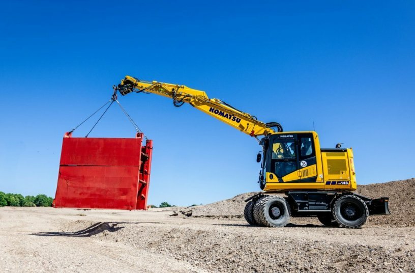 Komatsu PW148-11 wheeled excavator<br>IMAGE SOURCE: Komatsu Germany GmbH