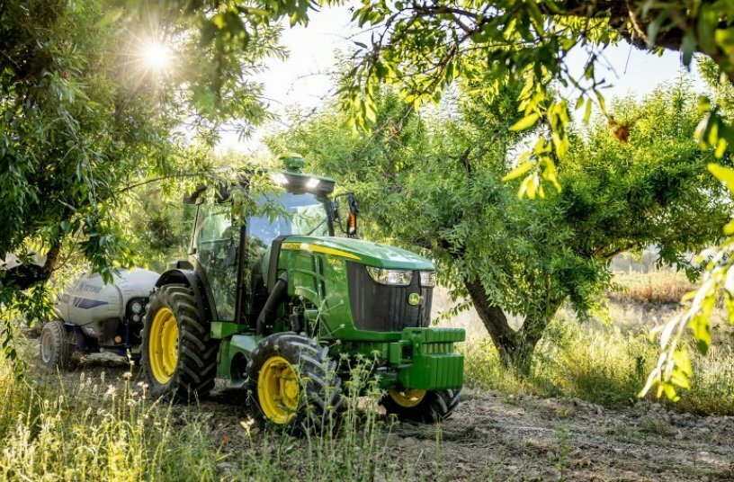 John Deere Introduces New 5EN Tractor Series: Compact Power for Specialty Farming<br>IMAGE SOURCE: John Deere Walldorf GmbH & Co. KG