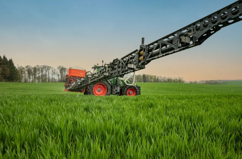 RAUCH AERO 32.1 fertiliser spreader<br>IMAGE SOURCE: RAUCH Landmaschinenfabrik GmbH