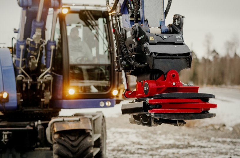 The new tiltrotators RC4 and RC8 now also offer higher energy efficiency and improved operating comfort for excavators between 10 and 43 t.<br>IMAGE SOURCE: Eveline Johnsson