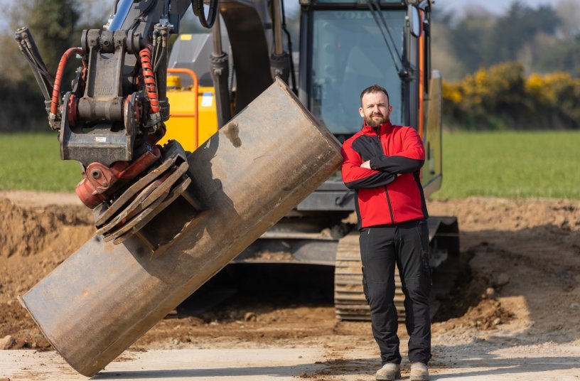 Könner: Der irische Baggerfahrer Eoin O’Connor hat Rototilts Wettbewerb Excavator Hero 2021 gewonnen. <br>BILDQUELLE: Rototilt