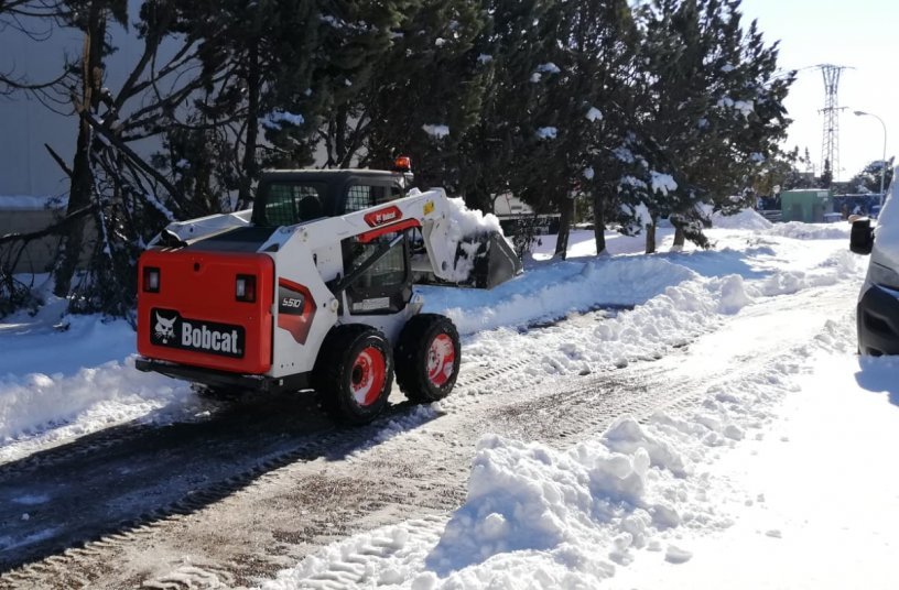 Bobcat Machines Remove Surprise Snow in Madrid <br> Image source: Doosan Bobcat EMEA