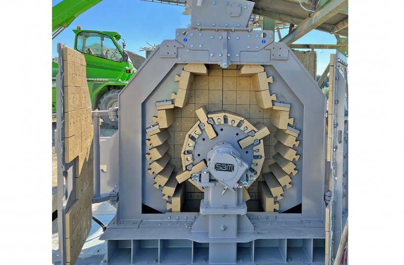 In practice, the SMR technology scores with good accessibility of the crushing zones and low maintenance requirements.<br>IMAGE SOURCE: SBM Mineral Processing GmbH