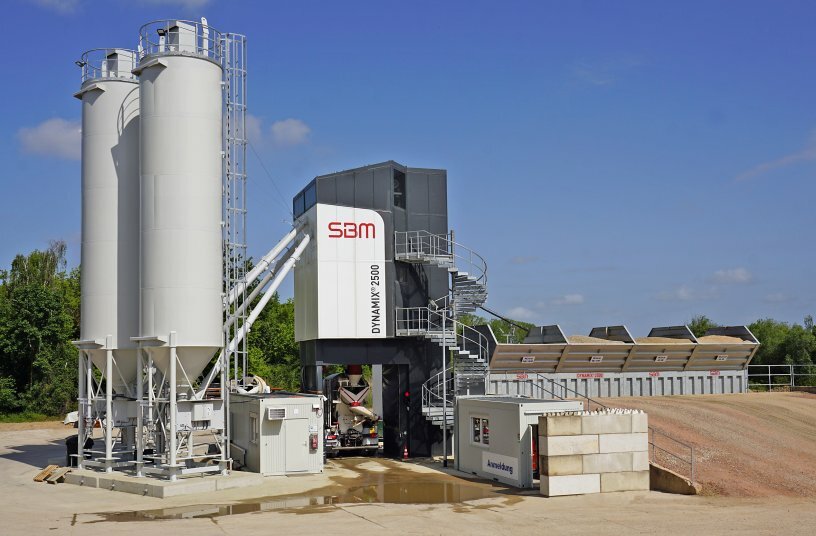 Bridging mobile and stationary concrete production, the SBM DYNAMIX 2500 also meets high demands regarding plant design.<br>IMAGE SOURCE: SBM Mineral Processing GmbH