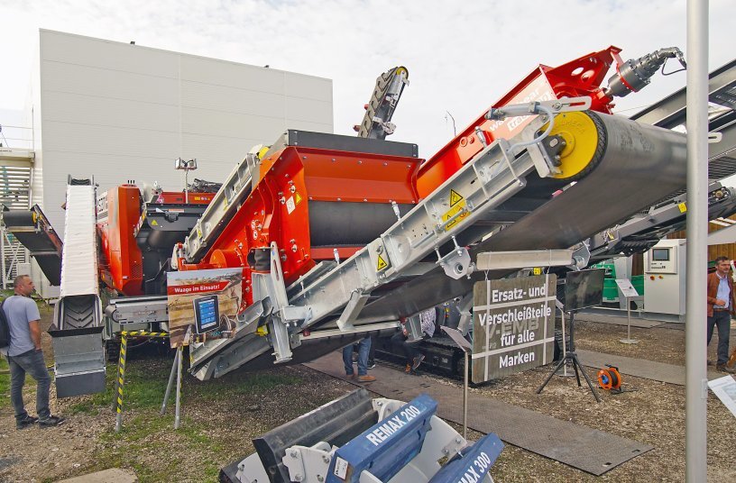 The compact SBM REMAX 300 impact crusher with double-deck secondary screen was presented at the BAUMA stand of Moerschen Mobile Aufbereitung.<br>IMAGE SOURCE: SBM Mineral Processing