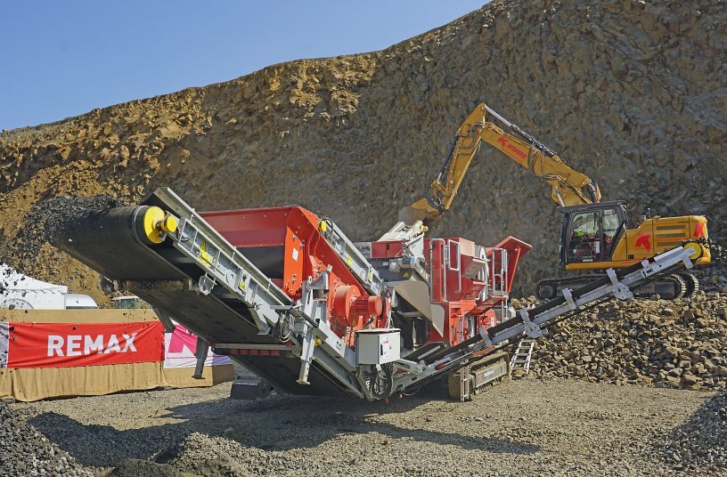 With a double-deck secondary screen, the JAWMAX 300 jaw crusher facilitates the highly efficient production of up to three final products on the construction site or in the quarry. <br>IMAGE SOURCE: SBM Mineral Processing