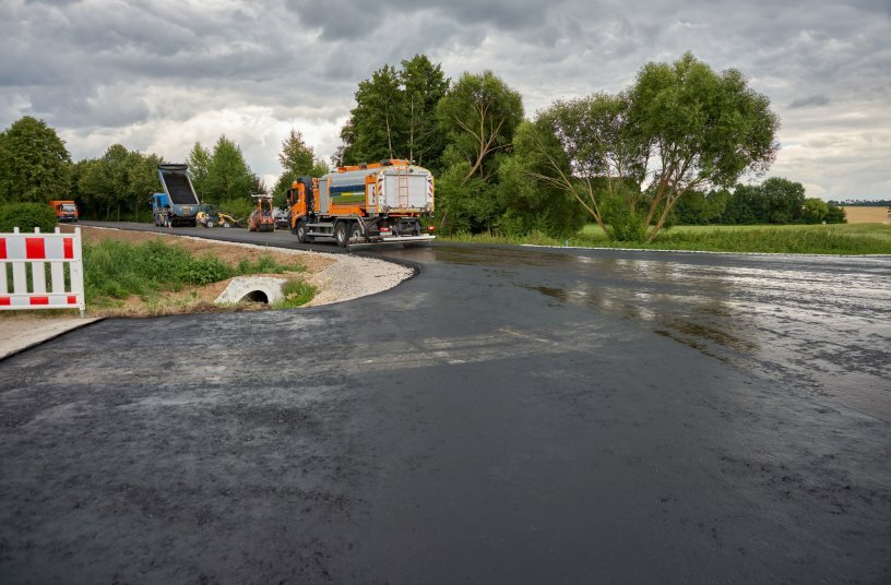 Sanierung einer Gemeindestraße bei Hagelstadt.<br>BILDQUELLE: schäfer-technic GmbH