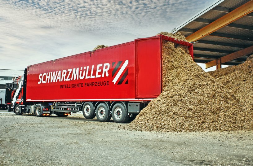 Schwarzmüller new 3-axle walking-floor semitrailer with steel frame<br>IMAGE SOURCE: Wilhelm Schwarzmüller GmbH
